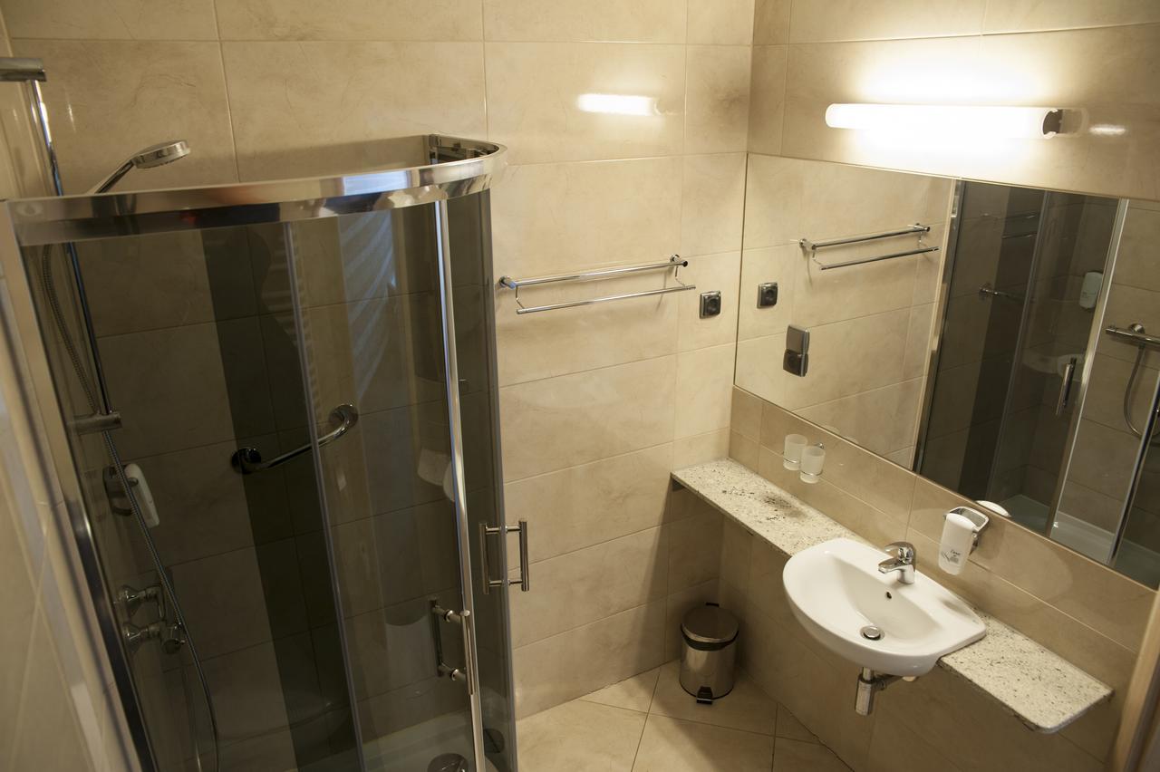 Hotel Pod Szyszkami Kozmin Buitenkant foto