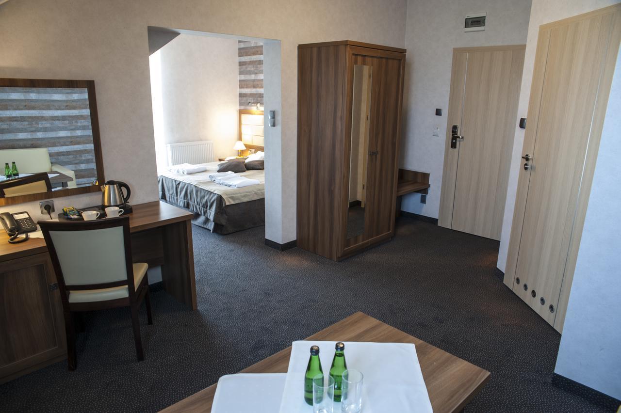 Hotel Pod Szyszkami Kozmin Buitenkant foto