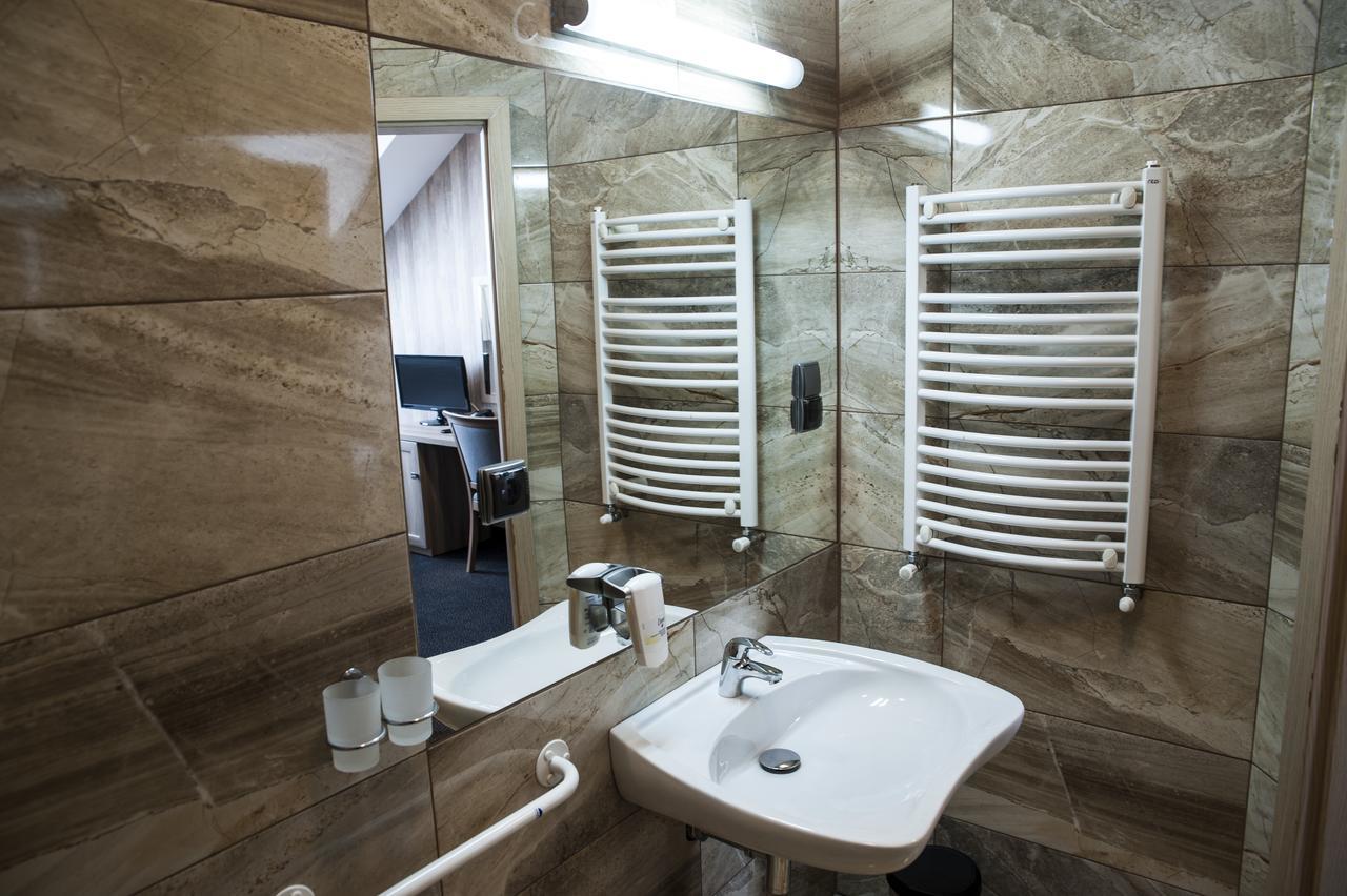 Hotel Pod Szyszkami Kozmin Buitenkant foto