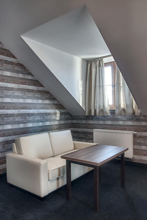 Hotel Pod Szyszkami Kozmin Buitenkant foto