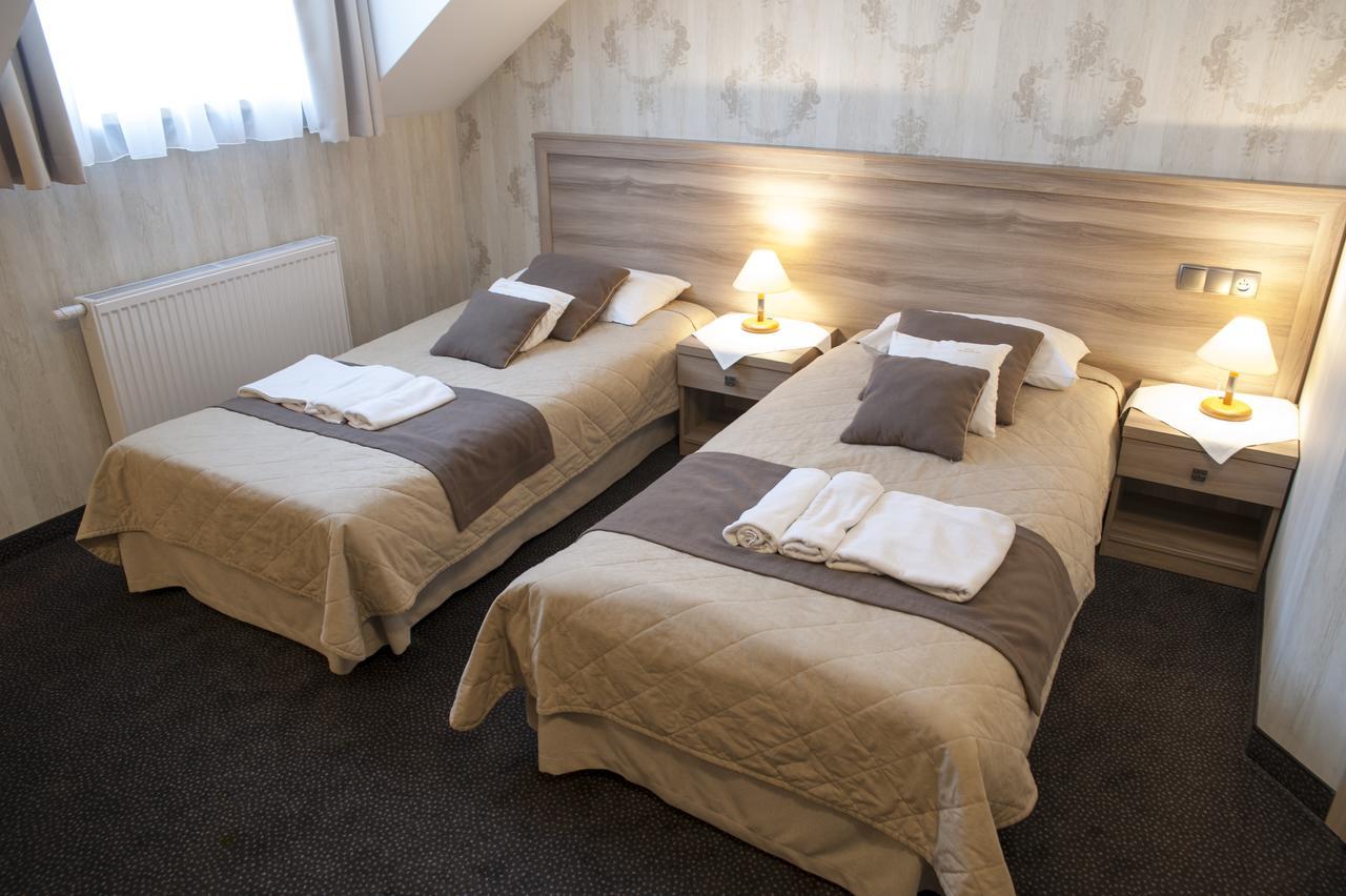 Hotel Pod Szyszkami Kozmin Buitenkant foto