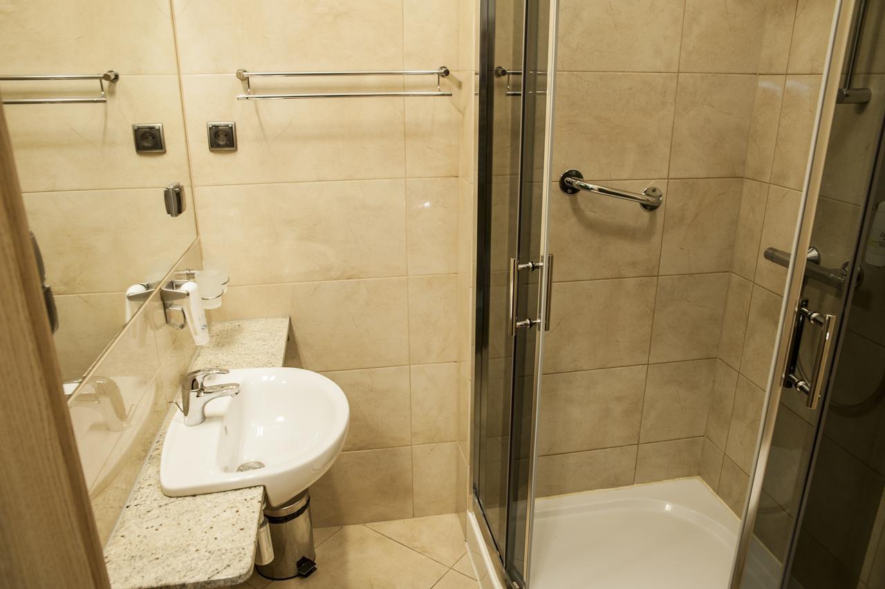 Hotel Pod Szyszkami Kozmin Buitenkant foto