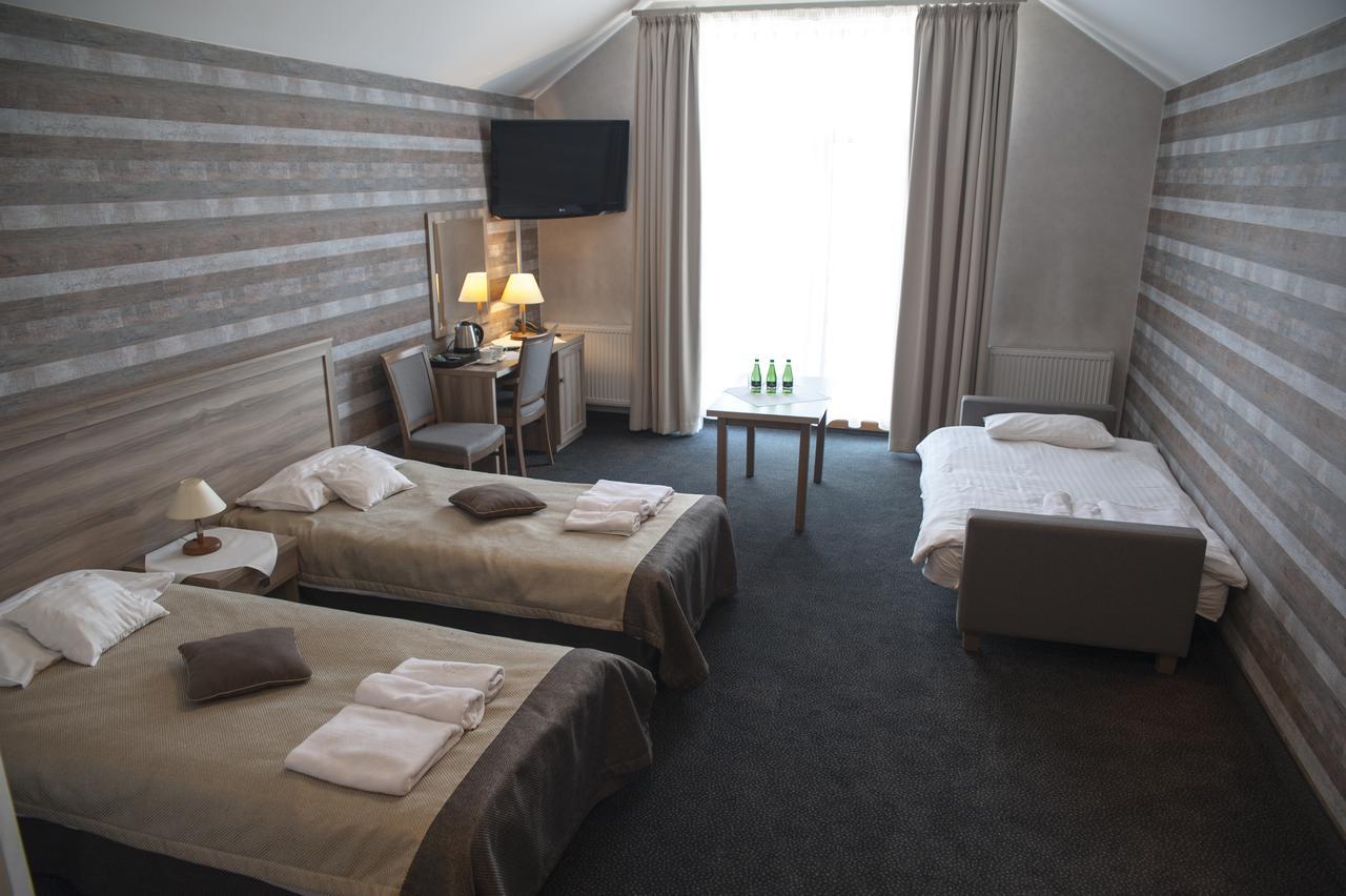 Hotel Pod Szyszkami Kozmin Buitenkant foto